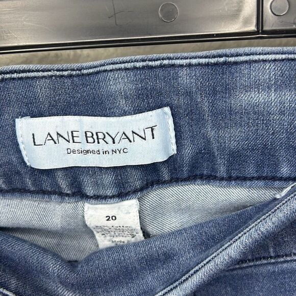 Lane Bryant Women’s Size 20 Pull on Capri Jeans Blue Medium Wash Denim Stretch - Picture 2 of 5